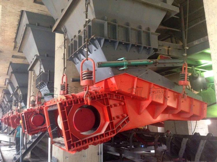 河北钢铁集团中关铁矿23台XZG振动给料机安装调试应用现场